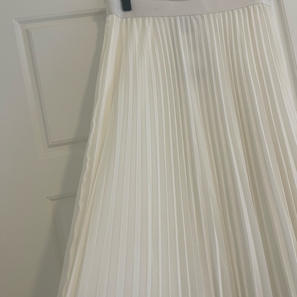H&M White Cream Skirt Size Medium NWT - Picture 2 of 2